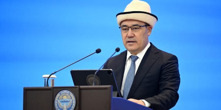 Улуттук илимдер академиясынын кызматкерлеринин айлыгы 100 пайызга көтөрүлөт