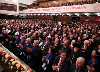 Бишкекте III Элдик курултайдын экинчи күнү өтүүдө