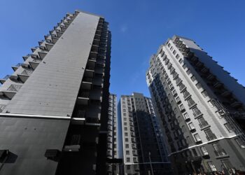 Садыр Жапаров: «Бир дагы кыргызстандык үй-бүлө «үйүм жок» деп чет өлкөлөп же батирлеп жүрбөшү керек»