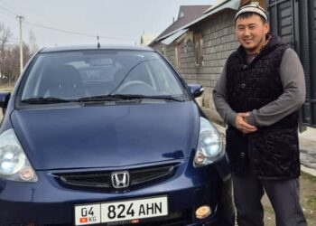 Сузактагы мечиттин имамына айыл тургундары унаа белек кылышты