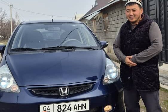 Сузактагы мечиттин имамына айыл тургундары унаа белек кылышты