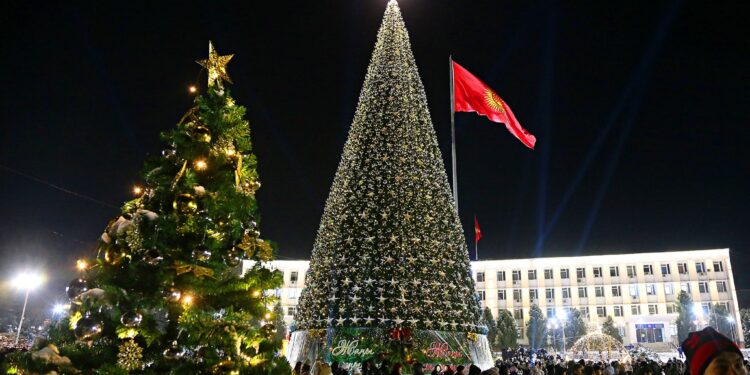 Ошто жаңы жылдык балатынын чырагы жандырылды (видео)
