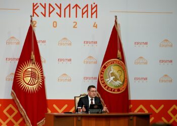 Садыр Жапаров: «Айылдагы эски үйлөрдү бузуп, ипотекага жаңы үйлөрдү салып бергенге мүмкүнчүлүк жетет»