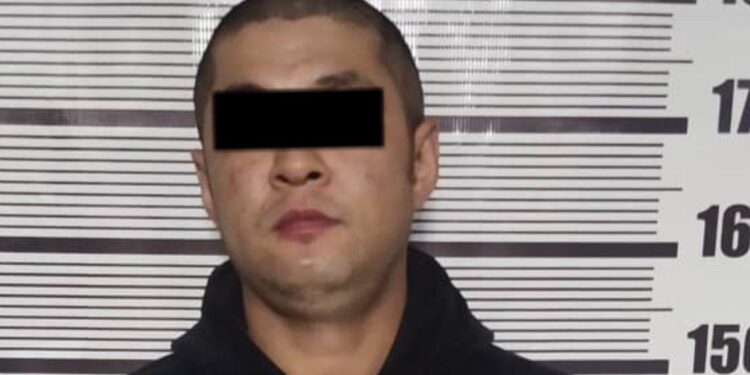 Бишкекте алып баруучуларды микрофон менен чапкан жаран 5 суткага камакка алынды