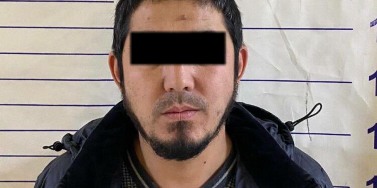 Бишкекте аялдамада турган унааны айдап качкан шектүү кармалды