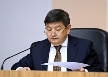 Акылбек Жапаров эмне үчүн кызматтан кетти? Ордуна ким келет?