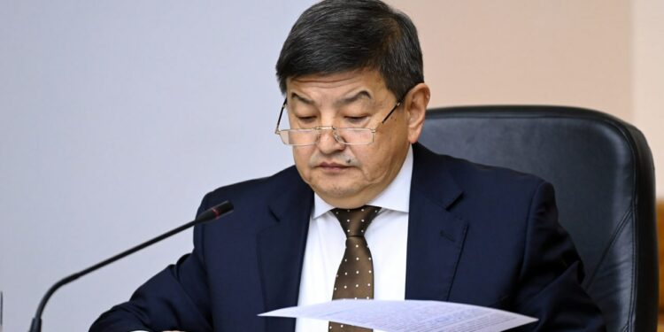 Акылбек Жапаров эмне үчүн кызматтан кетти? Ордуна ким келет?