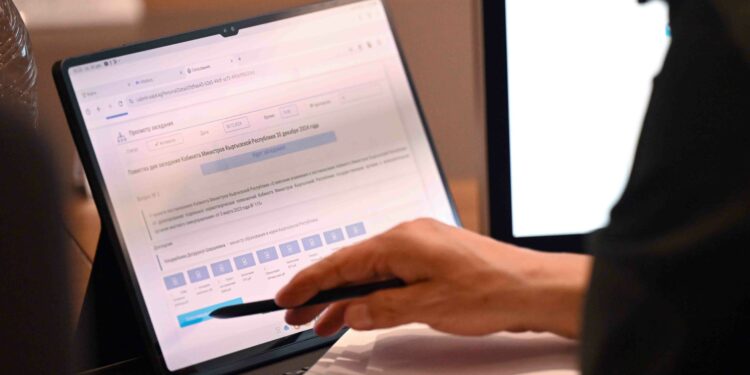 Базар-Коргондо күн электр станциясын курууга жер тилкеси трансформацияланды