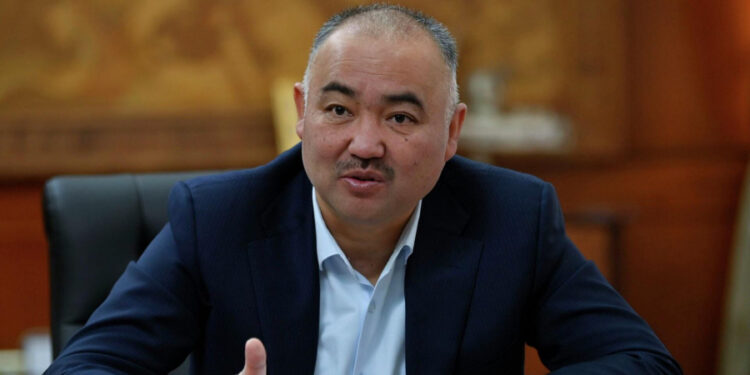 Жогорку Кеңештин төрагасы фамилиясын өзгөртө турганын айтты