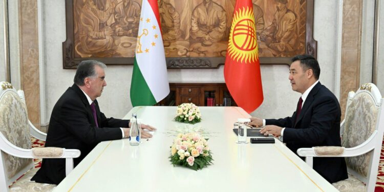 Кыргыз-тажик чек ара посттору качан ачылат? Президенттин жообу