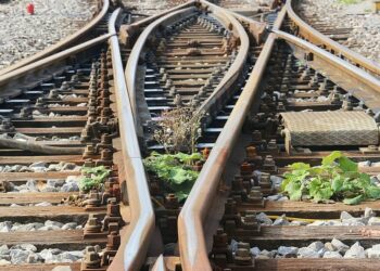 Чүйдө 10 жаштагы бала поезд алдында калып көз жумду