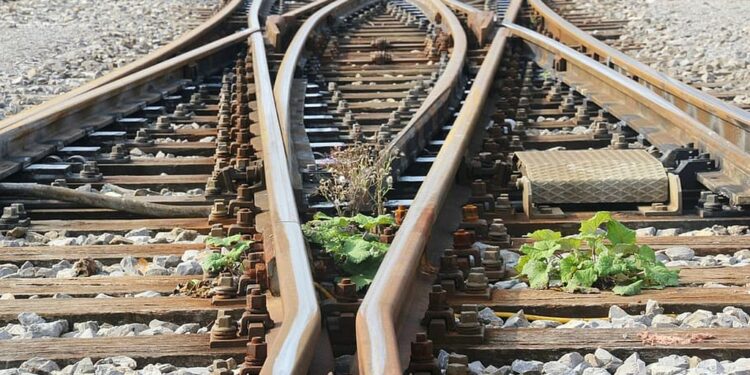 Чүйдө 10 жаштагы бала поезд алдында калып көз жумду