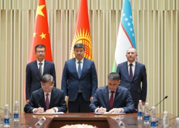 Кытай — Кыргызстан — Өзбекстан темир жолун куруу боюнча макулдашууга кол коюлду