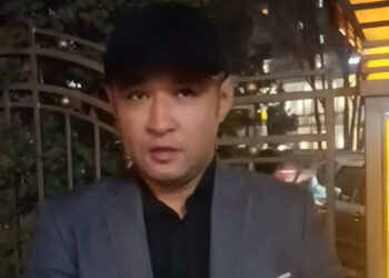 Аял кишини микрофон менен чапкан жаран кечирим сураган видеосун жарыялады