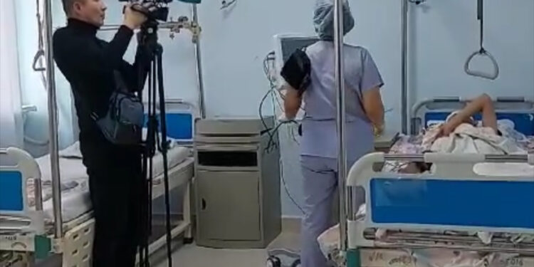 “Бирөө реанимацияда”. Министр учак кырсыгында жабыркаган Кыргыз жарандарынын абалы тууралуу маалымат берди