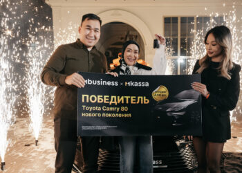 MBANK “QR аркылуу төлөмдөрдү кабыл ал” акциясынын экинчи этабынын жеңүүчүлөрүн сыйлап, экинчи Toyota Camry 80 автоунаасын белекке берди