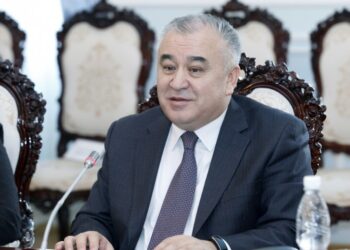 Өмүрбек Текебаев: «Кыргыз экономикасы чоң темп менен өнүгүп жатат»