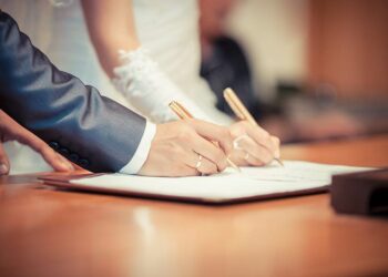 Австралияда жубайлар акча үчүн 43 жылда 12 ирет ажырашышкан