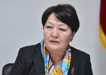 Билим берүү министри: «Эмдиги жылы китеп чыгарууга 2 миллиард сом бөлүнөт»