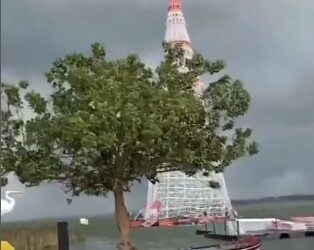 Бразилияда сууда калкып жүрүүчү балаты кулап, жумушчу каза болду (видео)