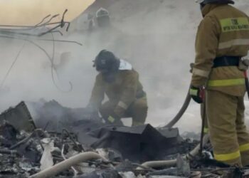 Казакстанда кыйраган учакка ракета себеп болгонун жазып жатышат