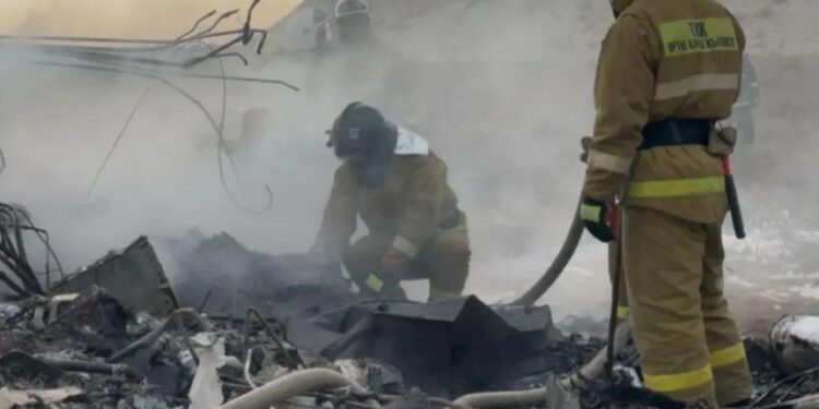 Казакстанда кыйраган учакка ракета себеп болгонун жазып жатышат