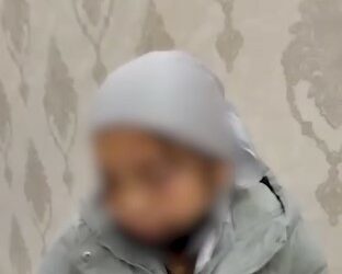 «Таяк үчкө бөлүнгүчө сабады». Кара-Сууда «жолдошум апам экөөбүздү сабады» деген келиндин видеосу