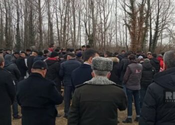 Казакстанда кыйраган учакта каза болгон эки жаран Азербайжанда жерге берилди