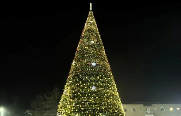 Талас шаарындагы жаңы жылдык балатынын оту жандырылды