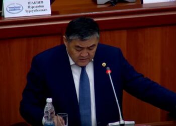 Камчыбек Ташиев Жогорку Кеңешке коррупция боюнча мыйзам долбоору менен келди