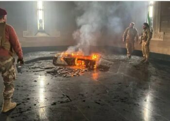 Сирияда качып кеткен президенттин атасынын табыты өрттөлдү