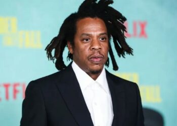 Рэпер Jay-Z Пи Дидди менен бирге 13 жаштагы кызды зордуктаган деп айыпталып жатат