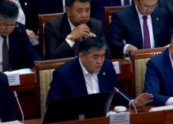 «50 миң батир курабыз». Камчыбек Ташиев ипотекалык үйлөр инвестициянын негизинде курулуп жатканын айтты