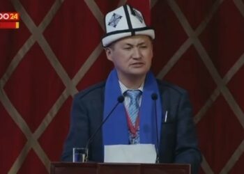 «Башын ажалга байлап барды». Элдик курултайдын делегаттарынын бири Камчыбек Ташиевди Манаска теңеди