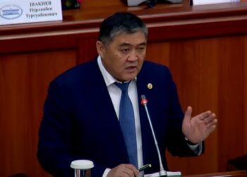 Ташиев кармалган салык кызматкерлеринин коррупциялык схемасынын чоо-жайын ачыктады