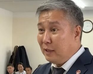 Караколдо судья эшик менен полдун ортосундагы жылчык тоскоолдук жаратып жатканын айтты