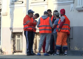 Орусиялык депутат рублдин арзандашына мигранттарды күнөөлөдү