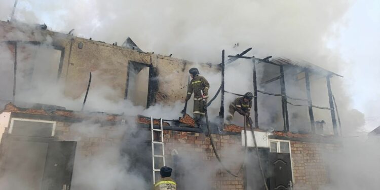 Бишкекте 16 батирлүү үйдөн өрт чыгып, 19 адам убактылуу жайга жайгаштырылды