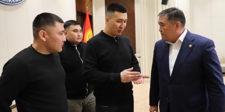 Ташиев Абхазия, Армениядан келген унаалардын колдонуучуларына: «Нааразычылык акцияларына чыгабыз» деп коркутпагыла»