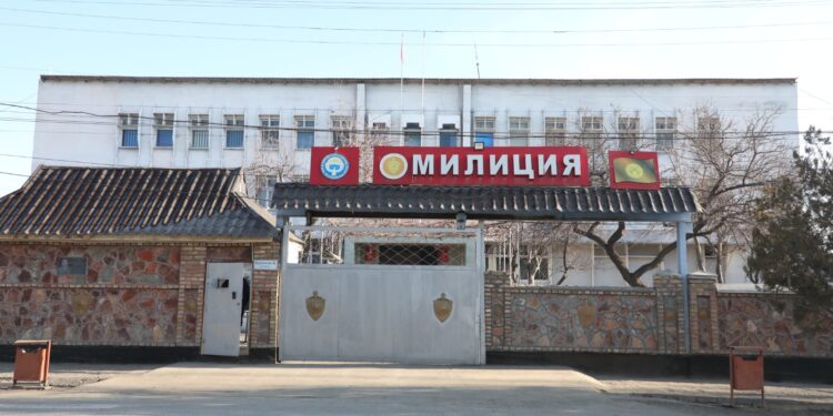 Кызыл-Кыя шаарындагы окуу жайда тактай жыйнап жаткан студент каза болду