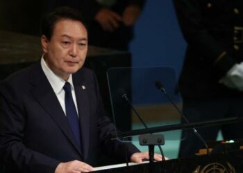 Түштүк Кореянын президентин камакка алуу ордери берилди