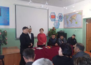 Догдуркүл Кендирбаева аймактарда 12 жылдык билим берүү тууралуу жыйын өттү