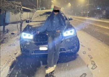 «Оорулуу адамдарга» деп жардам чогултуп, 30 миң долларга унаа алып алган кыз камалды