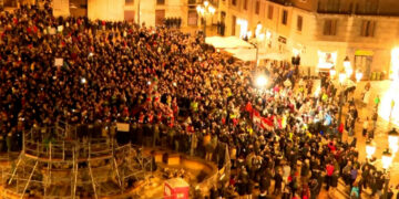 Валенсияда митингчилер өкмөттүн кызматтан кетишин талап кылышууда