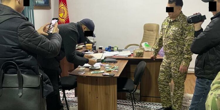 Ош облусунда аскер кызматкерлери коррупцияга шектелип кармалды