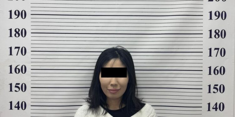 Өгөй кызын жылаңач сүрөткө жана видеого тартууга мажбурлаган. Жалал-Абадда опузалоо боюнча блогер кармалды