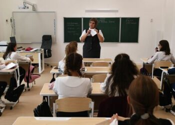 Бишкекте 1-класстын айрым окуучулары бала бакчалардын имараттарында окуйт