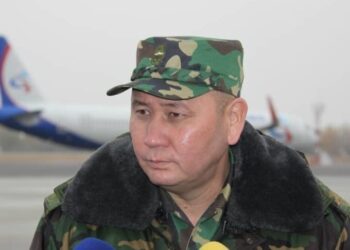 Достук айылынын тургундары менен орой сүйлөшкөн президенттин Баткендеги өкүлү оозеки эскертүү алды