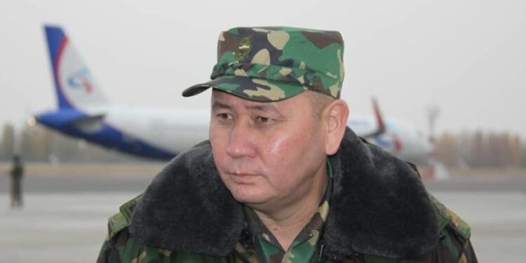 Достук айылынын тургундары менен орой сүйлөшкөн президенттин Баткендеги өкүлү оозеки эскертүү алды