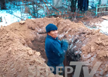 Көр казгандар: «Чүкөлөрдү окутуп, мүрзөгө таштап кетишет»